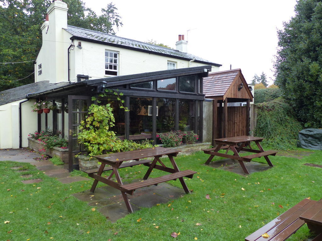 The Sun Inn Englefield Green Exterior photo