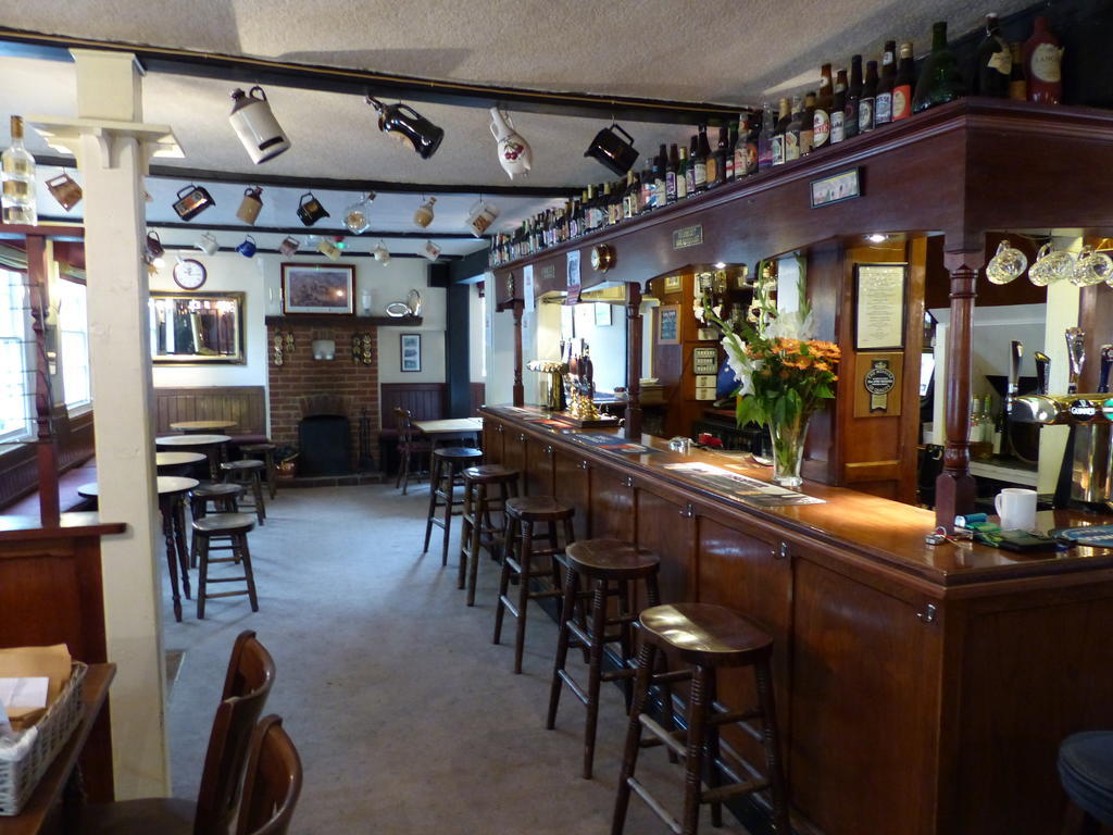 The Sun Inn Englefield Green Exterior photo